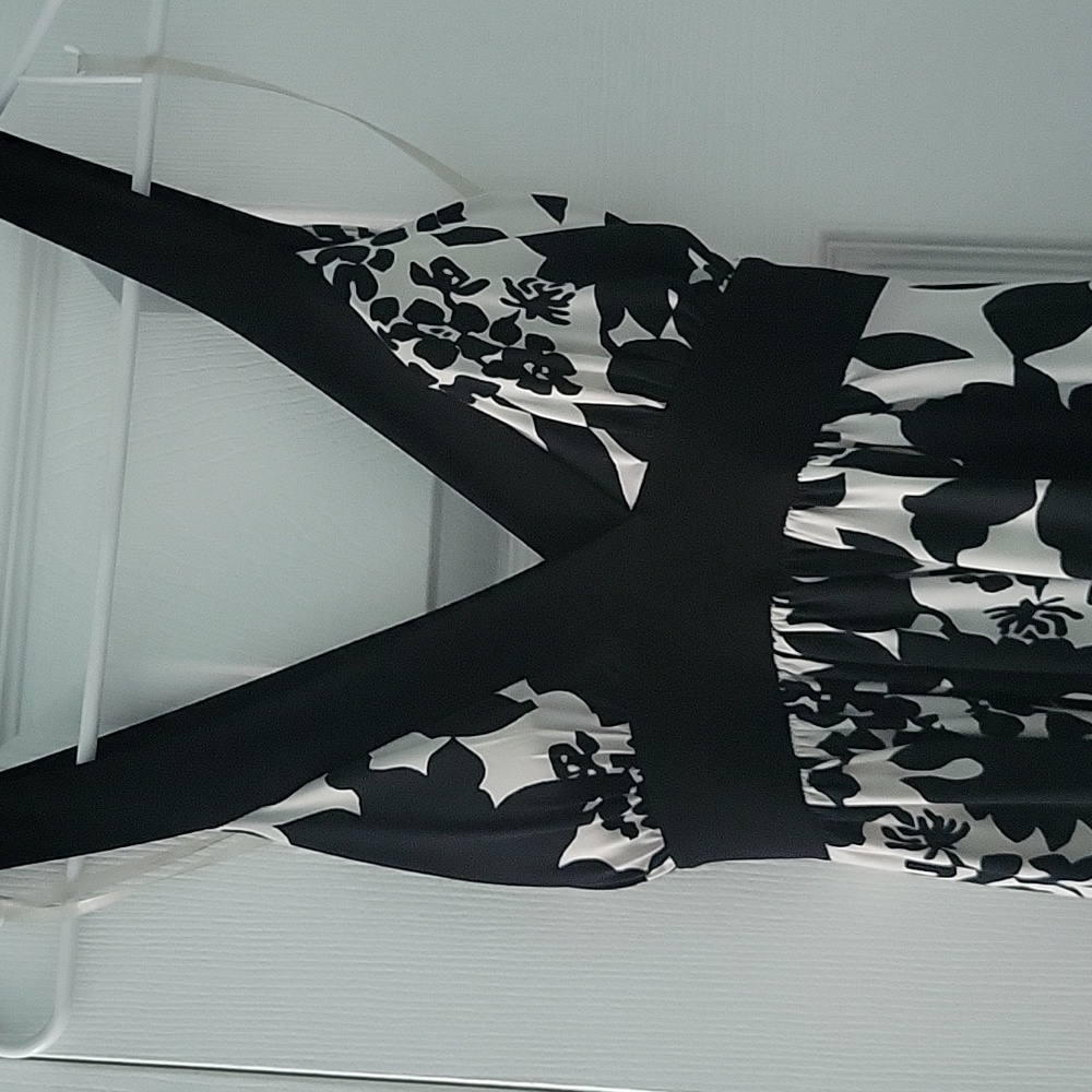 Forever 21 Black and White Sleeveless Mini Dress - Picture 2 of 5
